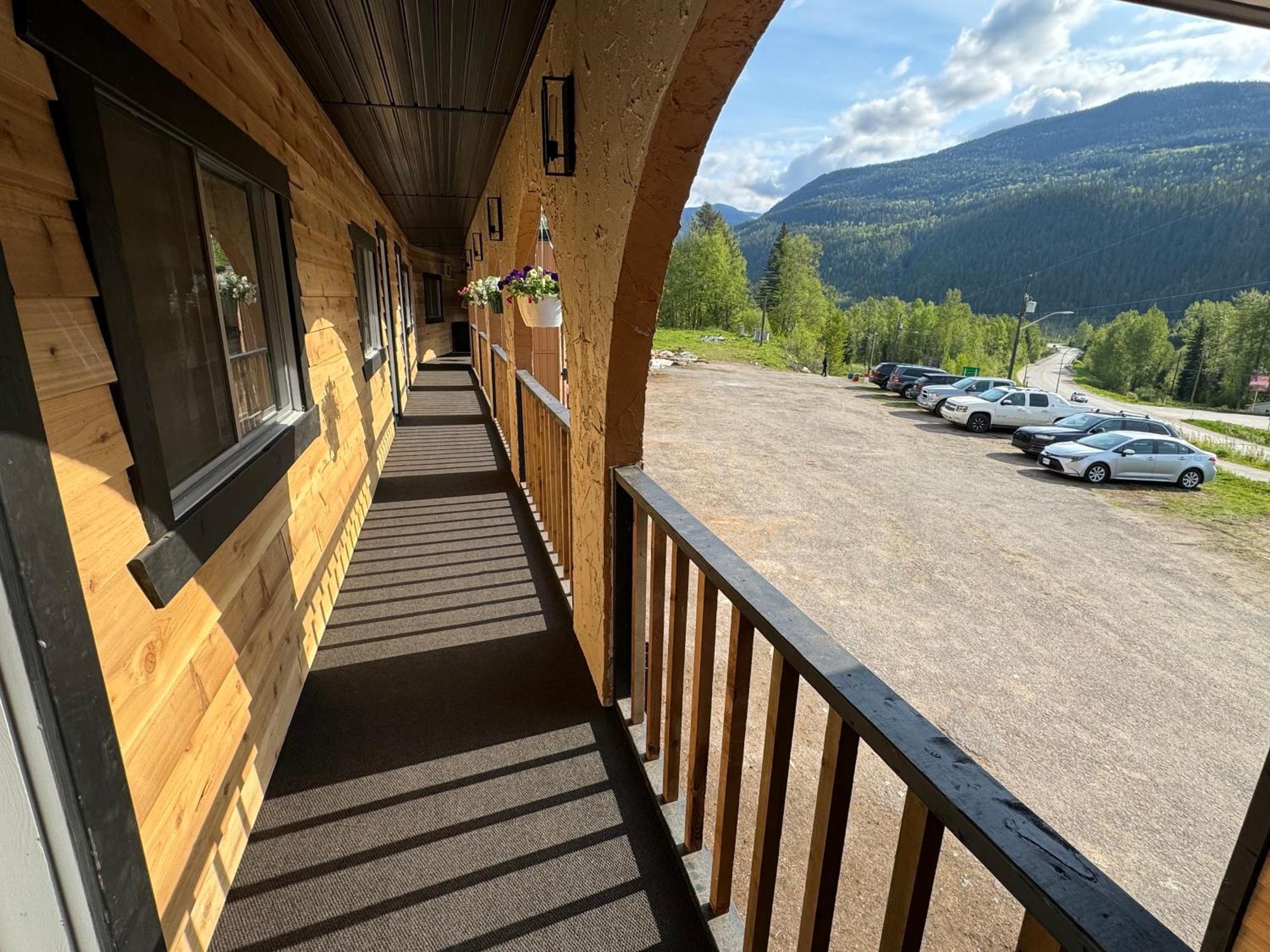 Avola Mountain Lodge Exterior photo